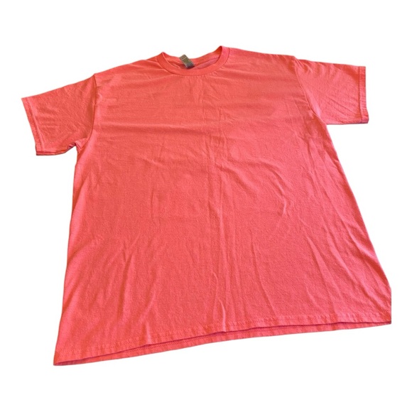 Gildan Tops - Vibrant pink women’s tee shirt sz large